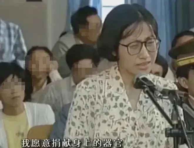 1996年,上海一女老师杨玉霞,将8岁小女孩哄骗到一废弃建筑工地,对她说