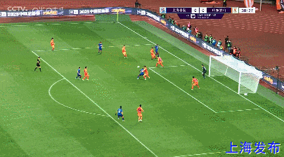 阿马杜跟进外围远射，球偏出