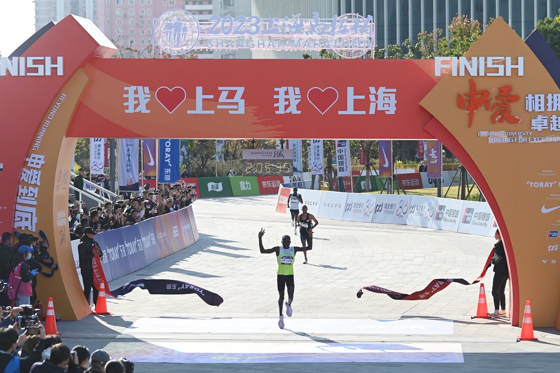 冠亚季军均打破中国境内马拉松最好成绩