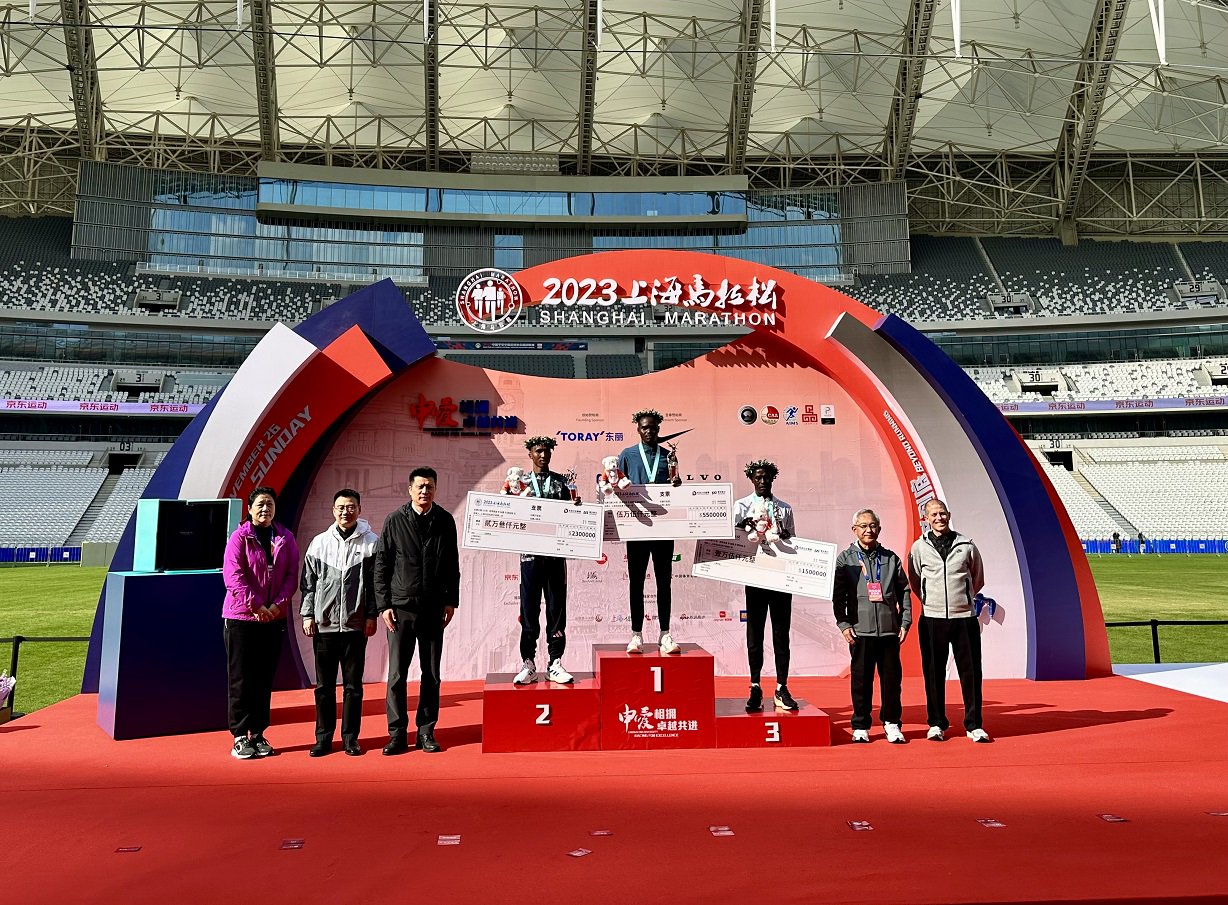 冠亚季军均打破中国境内马拉松最好成绩