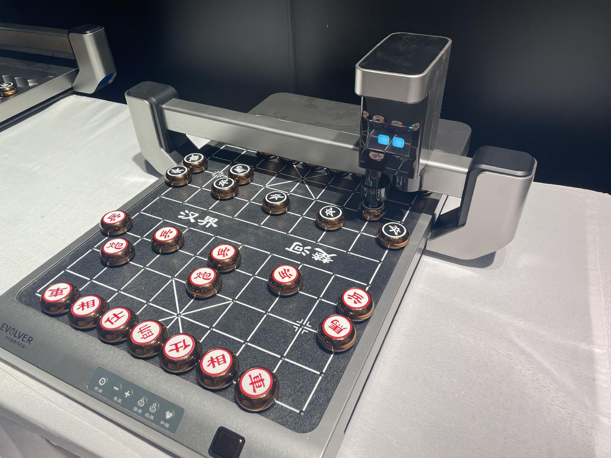 进化者象棋机器人.徐祎/摄