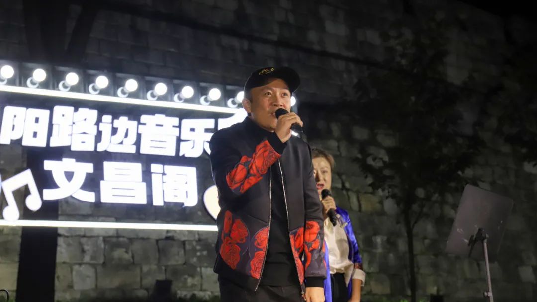 11月24日,音乐人张超在贵阳路边音乐会·文昌阁,首发个人新歌《林城谣