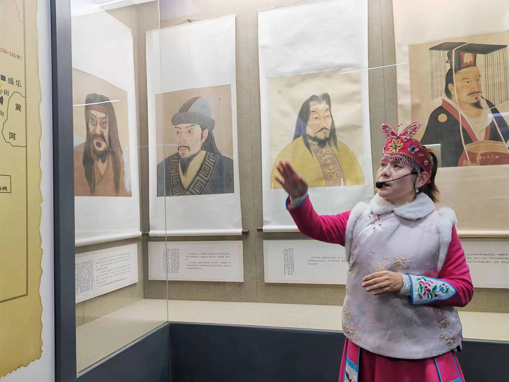 世界仅有的锡伯文报纸在新疆伊犁刊印了第5800期_新浪财经_新浪网