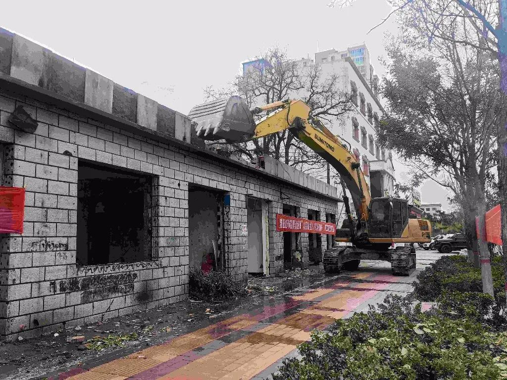 拆除韩村安置区配套路网占压红线建筑.闫梦隆 摄