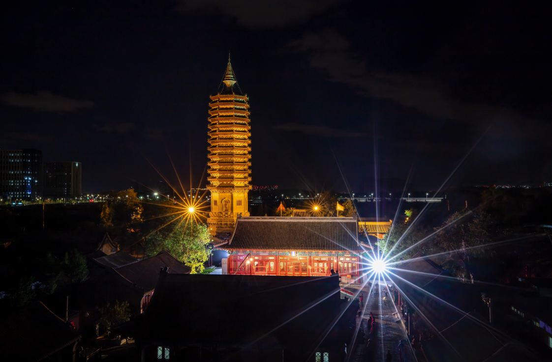 "三庙一塔"夜景.张寅生 摄