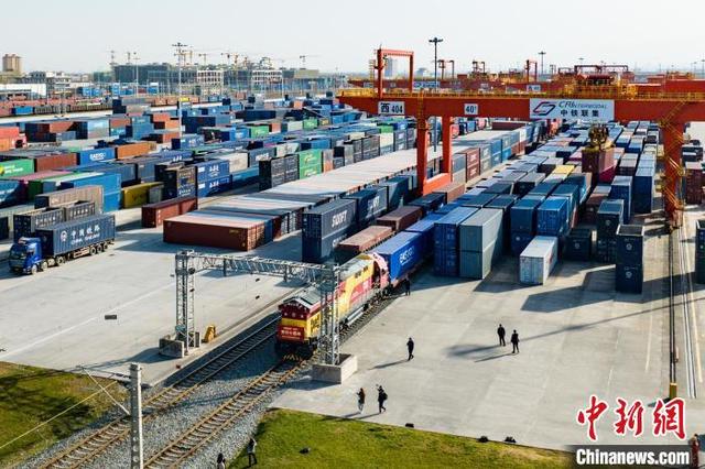 图为西安国际港站。刘翔 摄