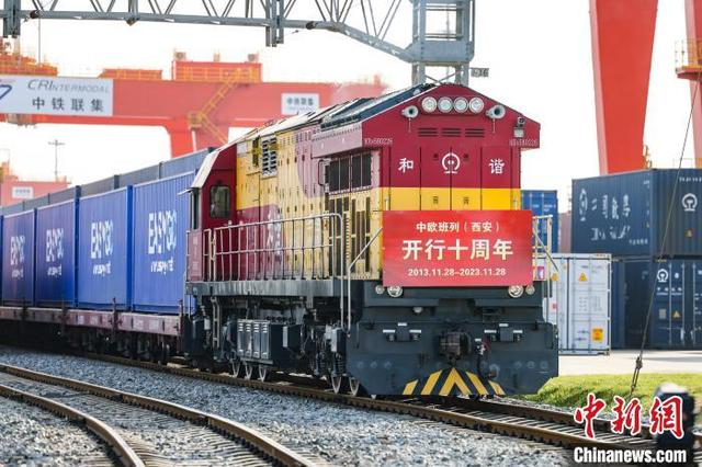 图为X8155次班列整装待发。刘翔 摄