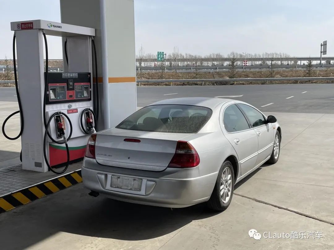 开一台车龄20年却未曾谋面的克莱斯勒300m行驶1800公里,是什么体验?