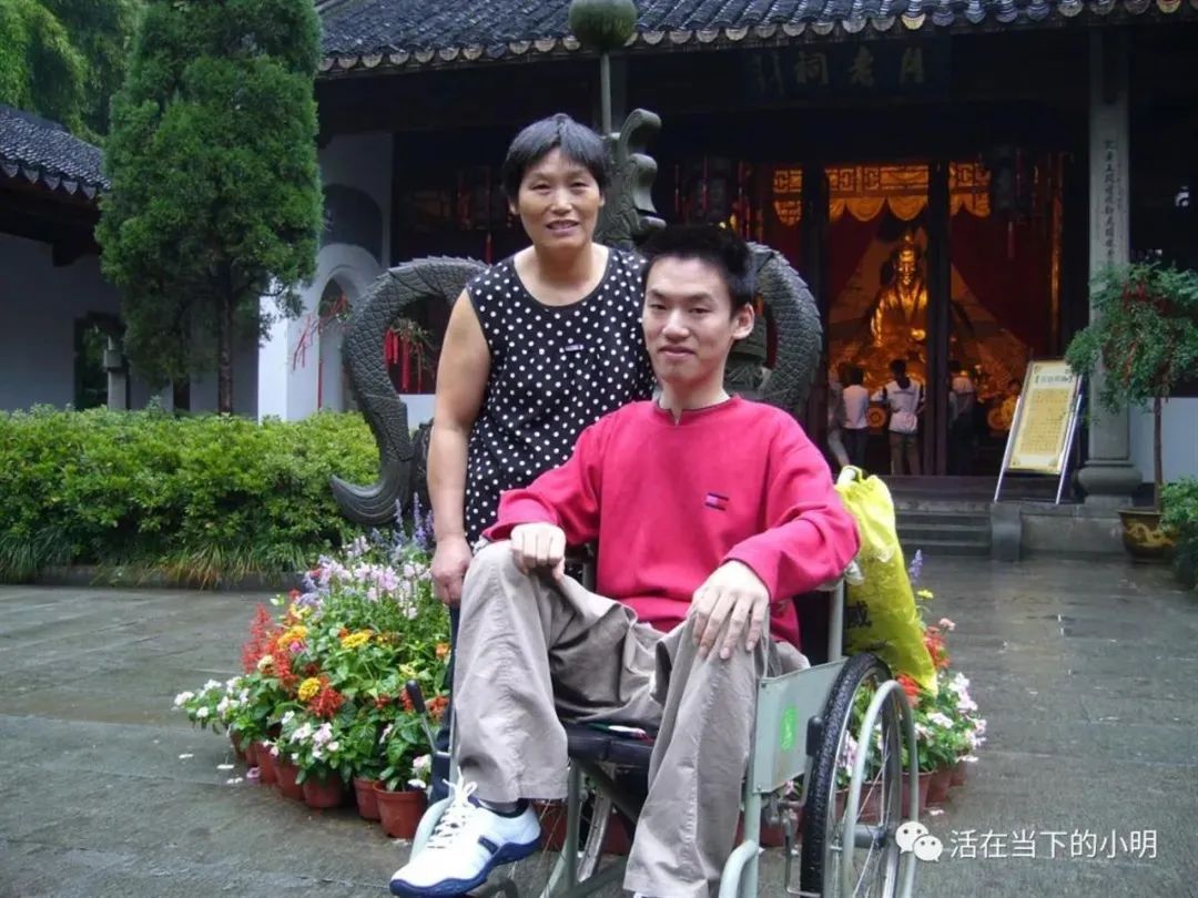 上班吃口早餐被直接开除！老板强硬辞退，最后反倒赔偿8000元v9.7.8 官方安卓版