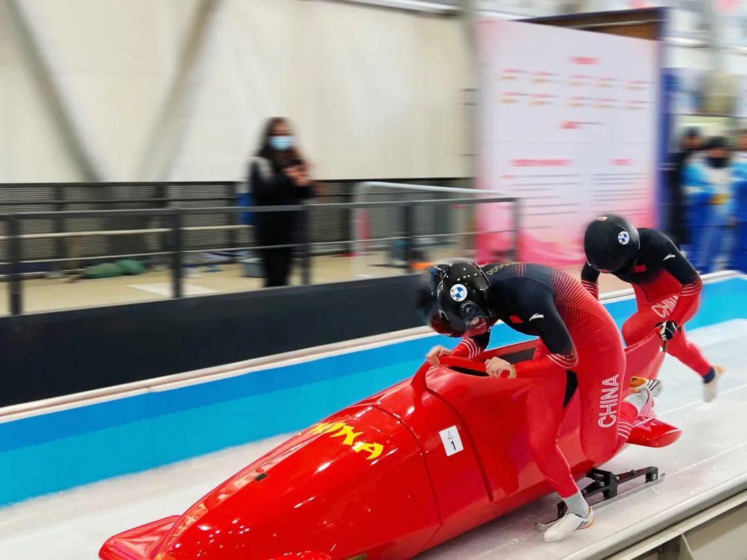 北京运动员王璇勇夺"十四冬"雪车项目金牌|北京_新浪财经_新浪网