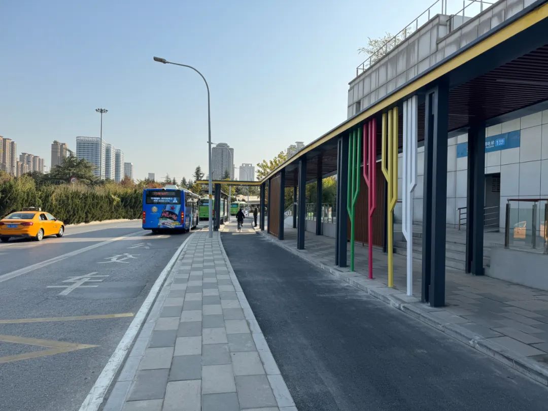 地铁站口机动车,非机动车乱停乱放等问题,西安浐灞生态区重点对浐河站