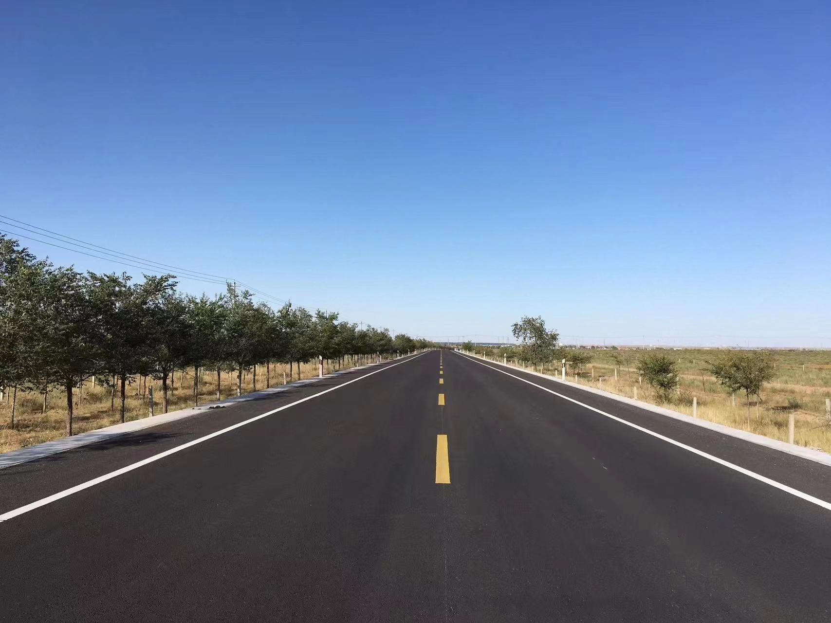 利用公路废旧沥青铣刨料摊铺完成的省道201线盐池花马寺至郝家台段.