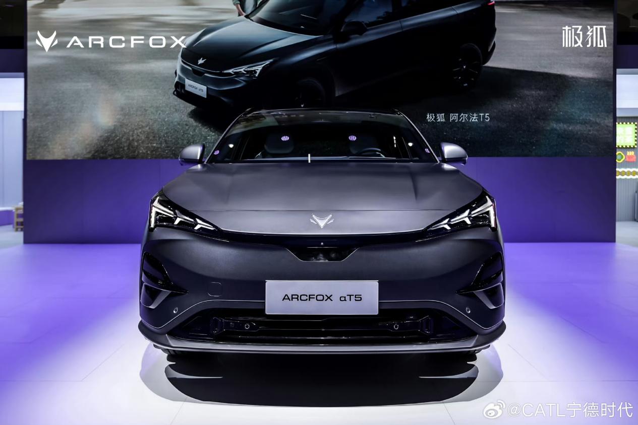 纯电中型suv,极狐阿尔法t5将于11月30日预售-新浪汽车