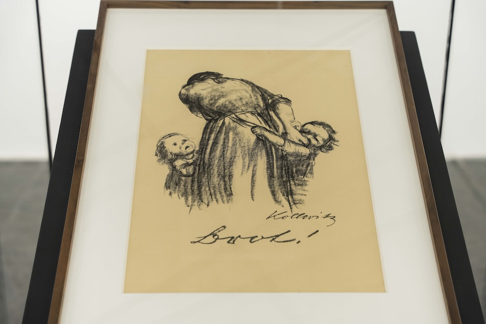 "脊梁—鲁迅与新兴版画传统"中展出的鲁迅收藏过的珂勒惠支原作(从