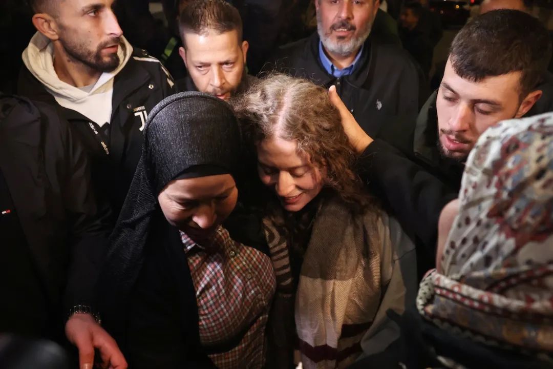 当地时间2023年11月30日,约旦河西岸城市拉姆安拉,哈马斯和以色列进行