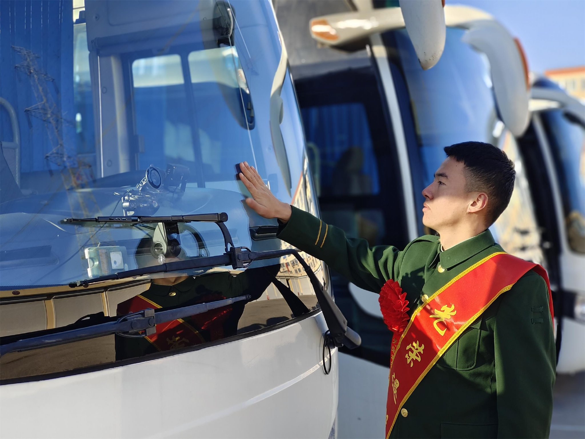 武警北京总队机动第一支队:满满仪式感,送别老班长|北京市_新浪财经