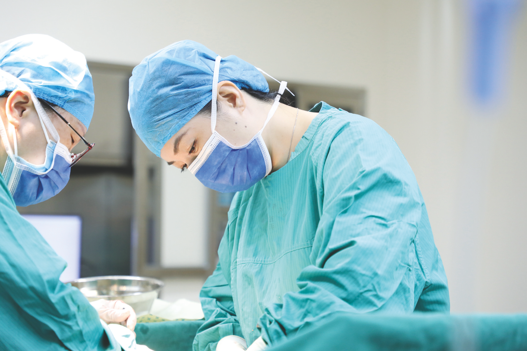 &nbsp;&nbsp;&nbsp;西院·江南区人民医院医务人员正进行妇科手术