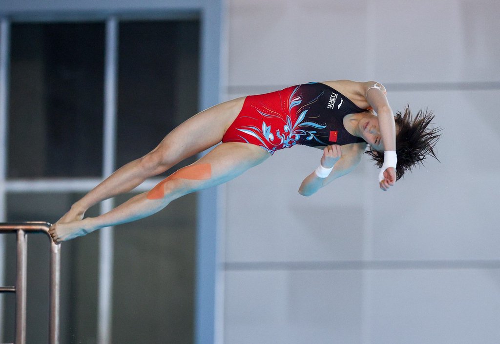 亮闪光灯,乱扔礼物,新华社:跳水比赛火了,观赛礼仪请讲究起来|跳水