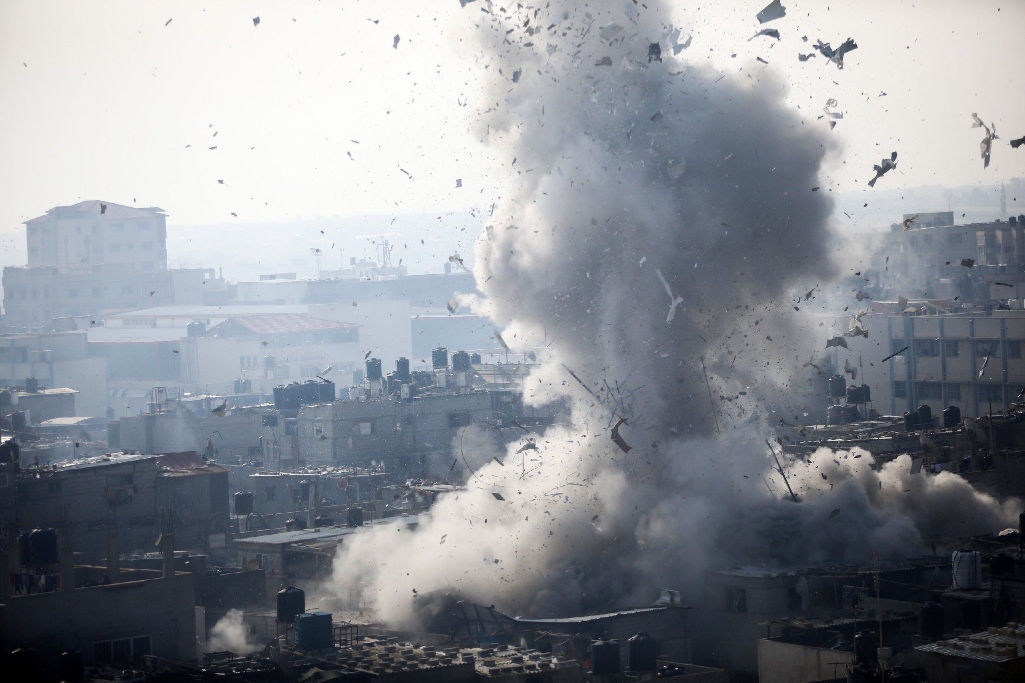 早安·世界|以军恢复空袭致加沙178人死亡,哈马斯还击|哈马斯_新浪