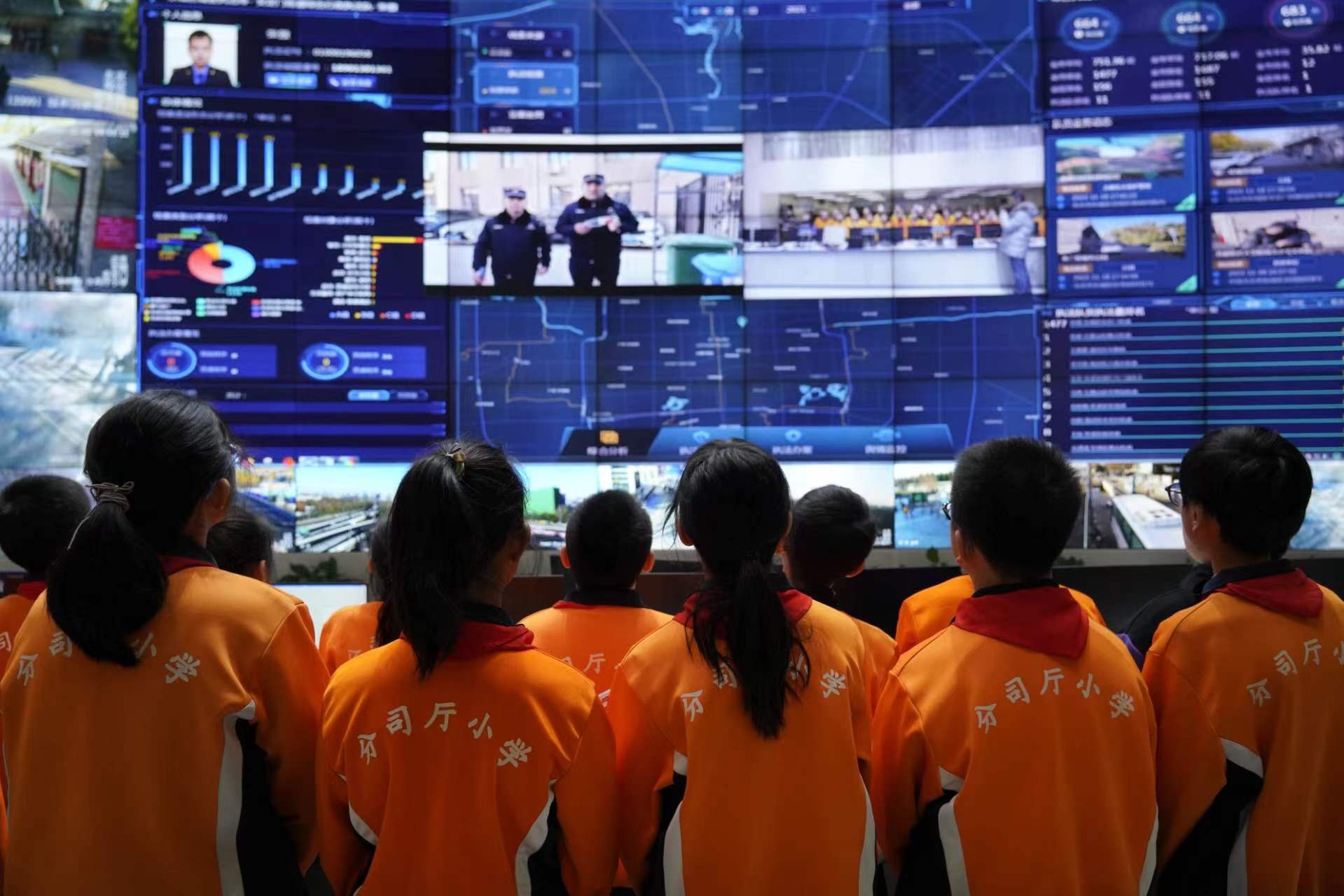 “宪法宣传周”，小学生首次走进北京市城管执法局