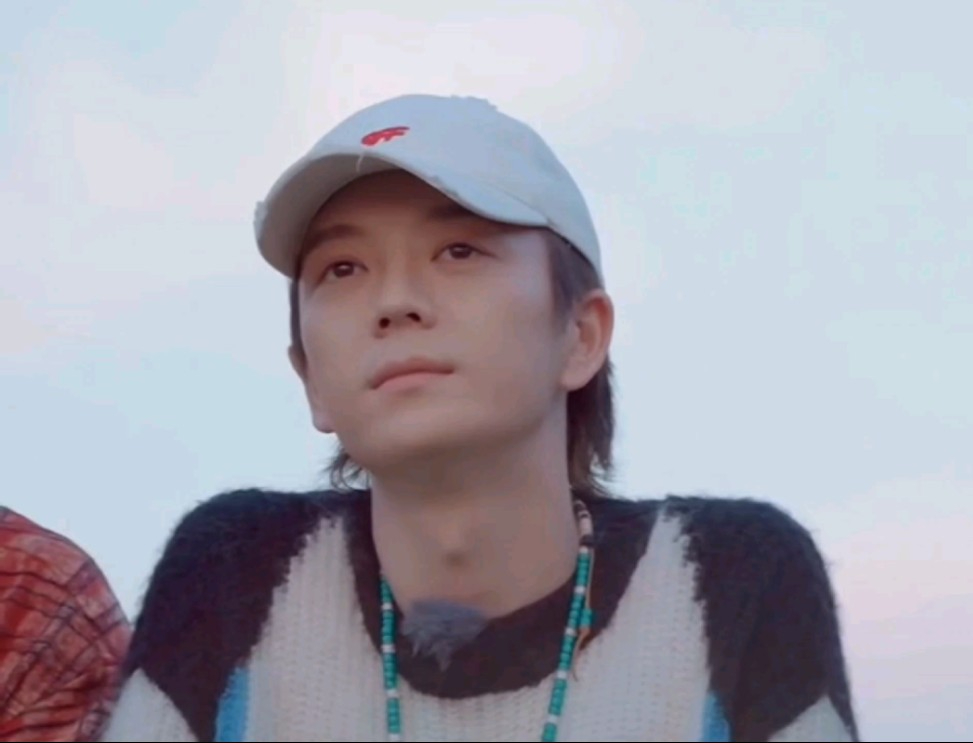 男歌手节目录制中被送去急诊……不少人都经历过|王栎鑫_新浪财经