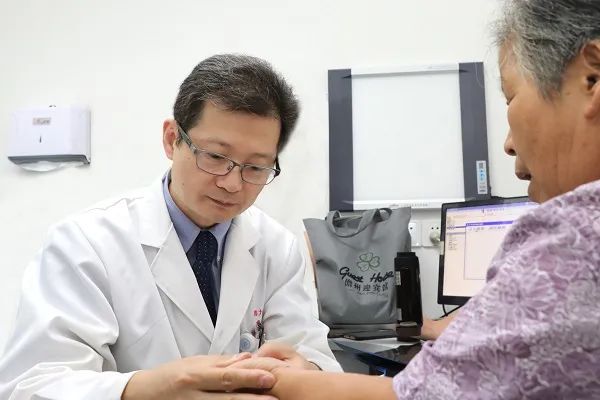 上海市第九人民医院赵杰教授:"顶梁柱"的守护者|赵杰_新浪财经_新浪网