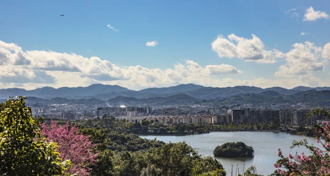 山水之间的城市——普洱.(图片来源:图虫创意)