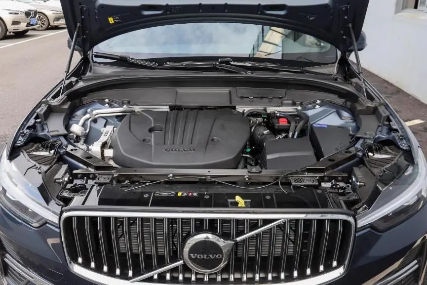 250匹,峰值扭矩350牛·米,匹配爱信8速手自一体变速箱和全时四驱系统