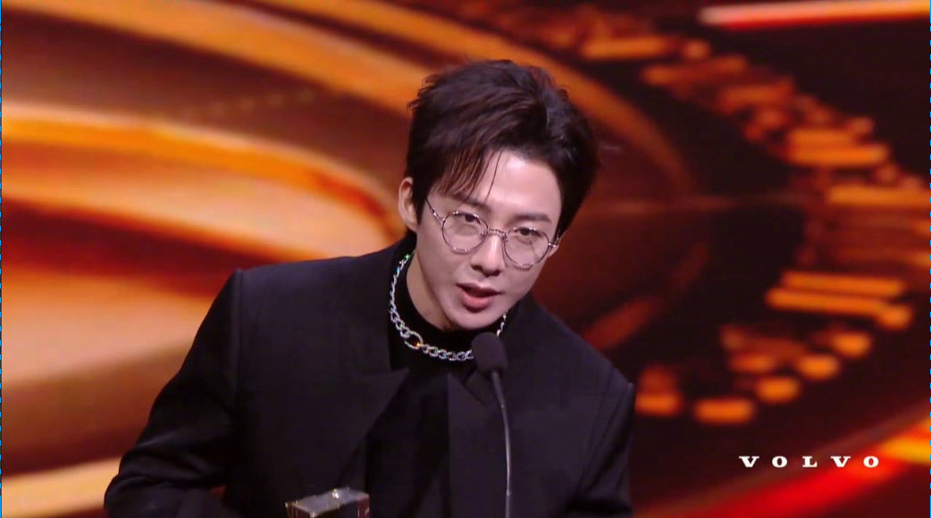 刘宇宁 年度飞跃演员 恭喜刘宇宁获得微博视界大会年度飞跃演员……_新浪新闻