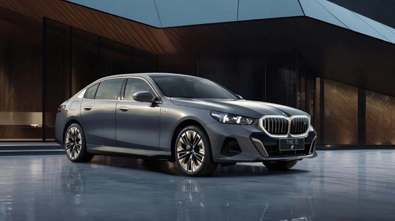 宝马新能源车在华销量破30万辆转型迈入新纪元