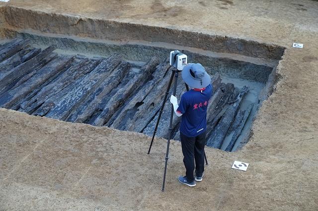 据了解,关口西汉一号墓位于重庆市武隆区江口镇蔡家村乌江的腹地,属于