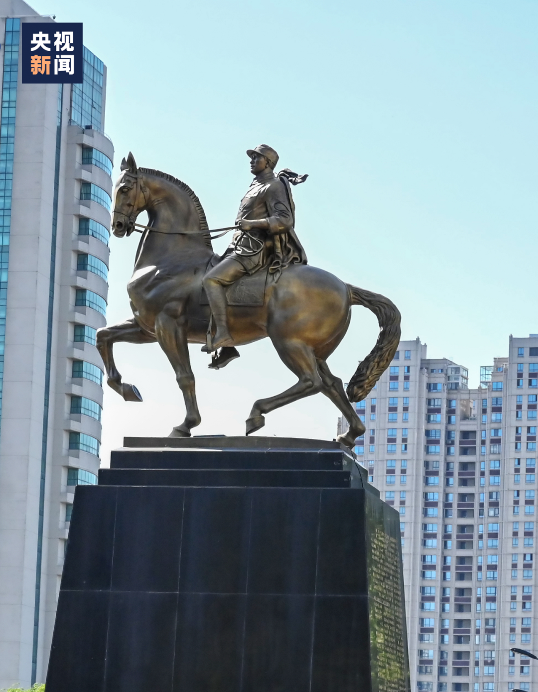 "大铜马"是盐城市为纪念新四军在盐城重建军部这一重大历史事件定建