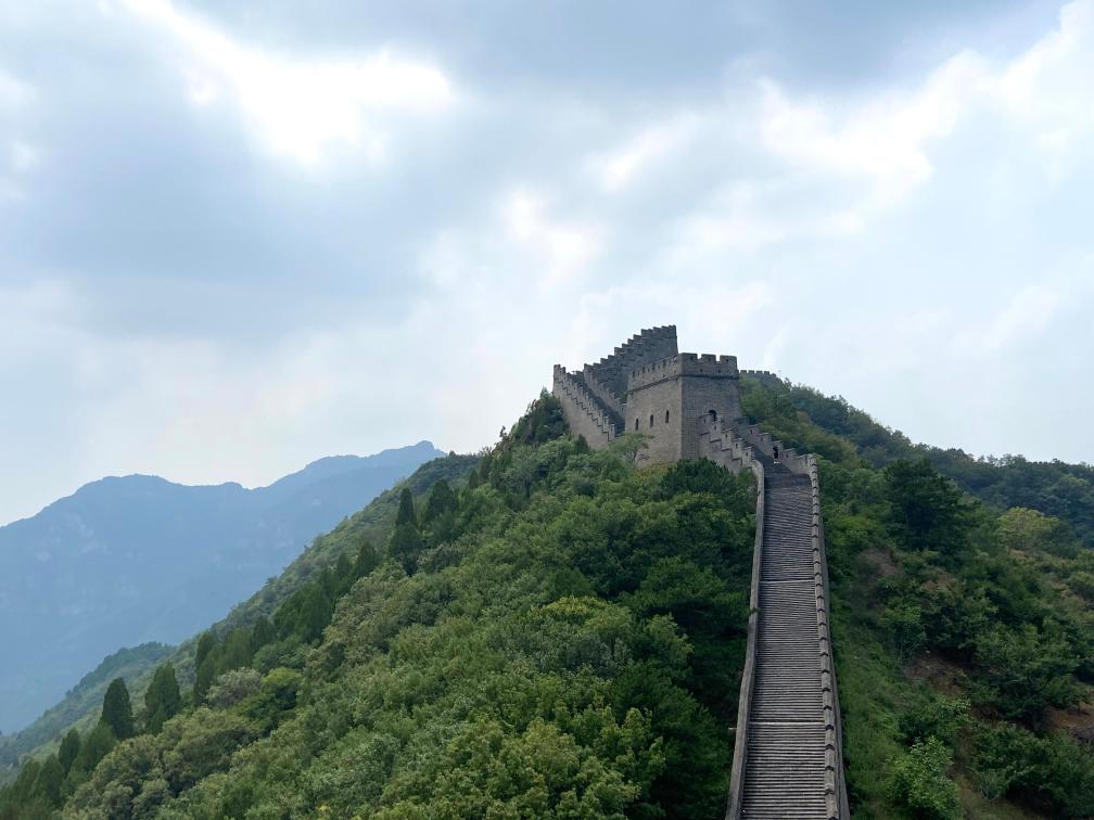 明代蓟镇总兵戚继光在原长城基础上包砖大修,形成了现在的规模,边城