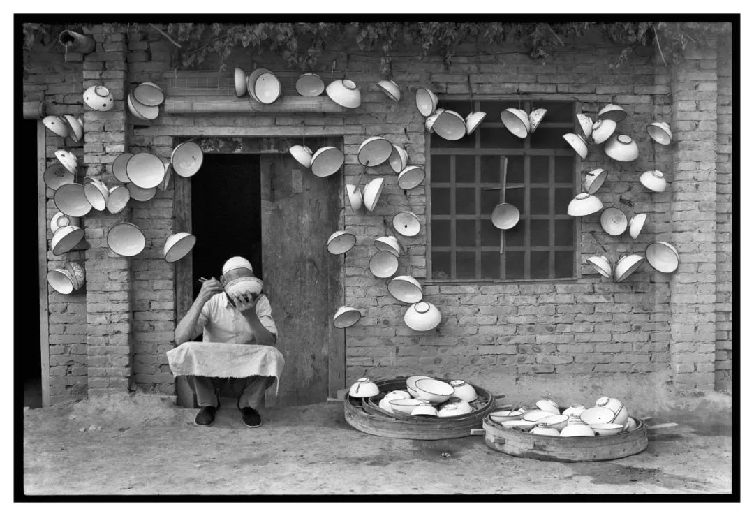 并将东西方文化寓体合二为一,如《午梦千山》等作品中,徐累展示的是