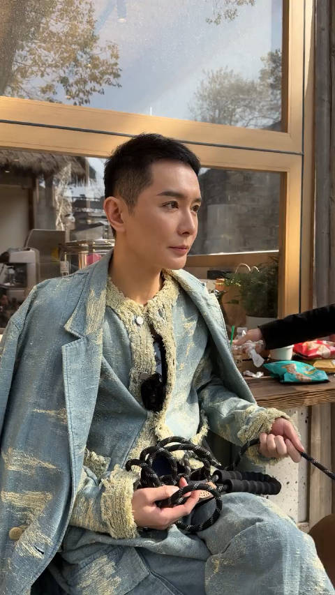 有点期待今晚的GQ红毯了 ·|GQ红毯|刘冲|GQ_新浪新闻