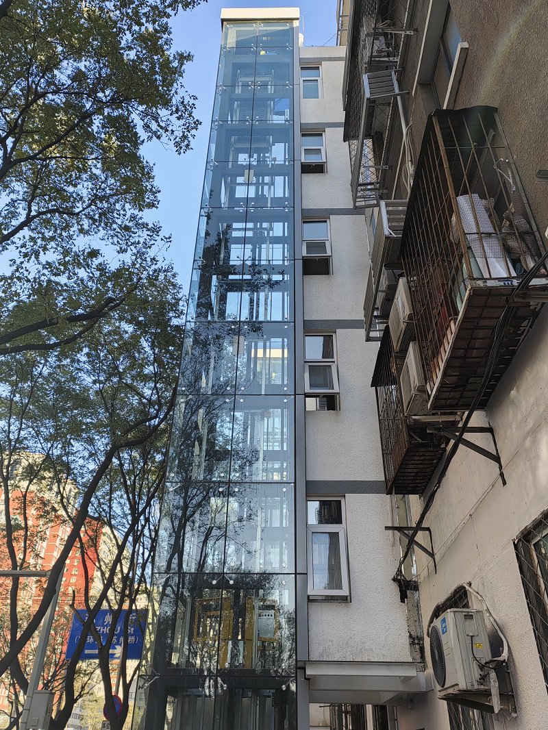 小南庄9号楼加装的新电梯