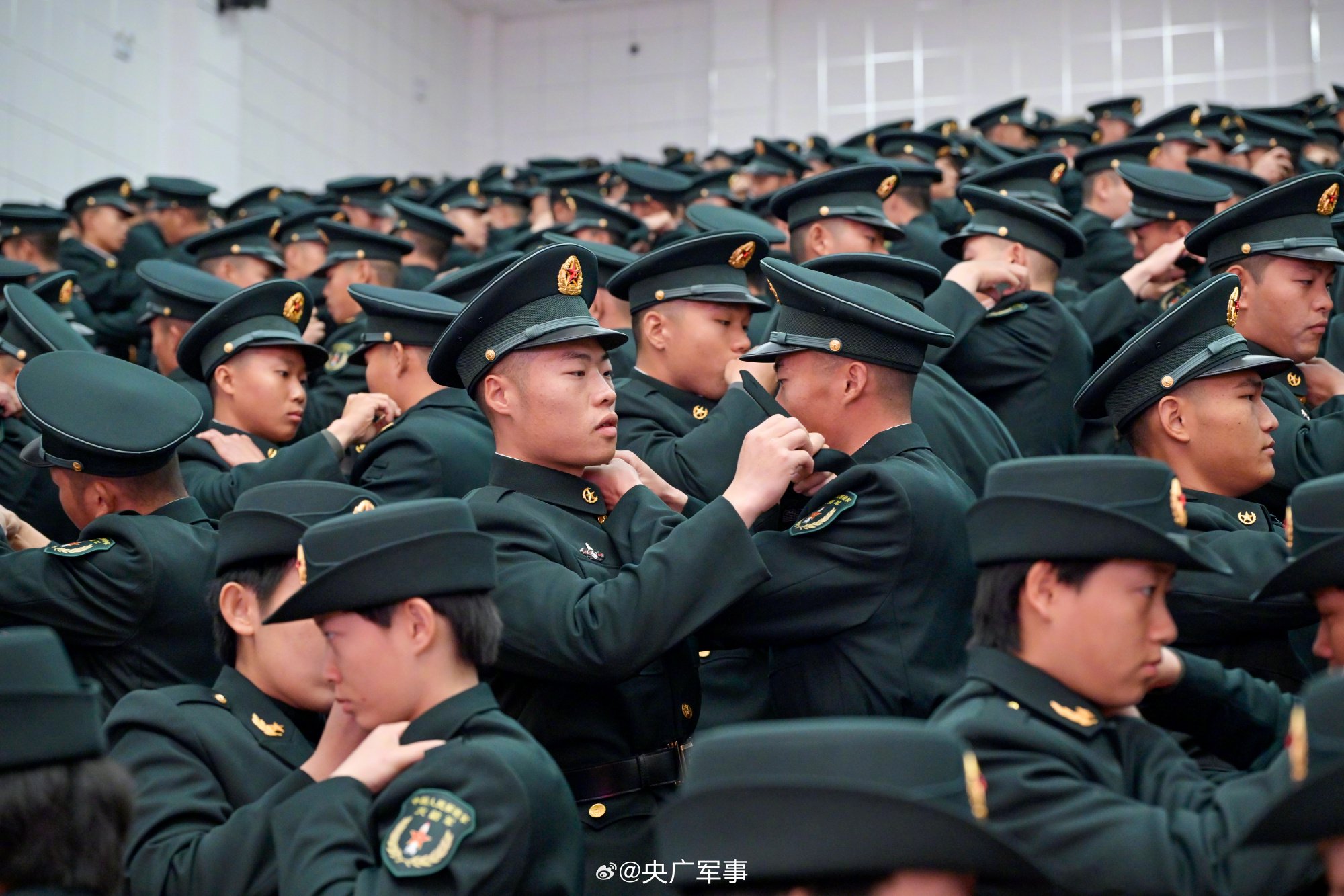 千余名新晋东风快递员光荣入列|火箭军_新浪财经_新浪网