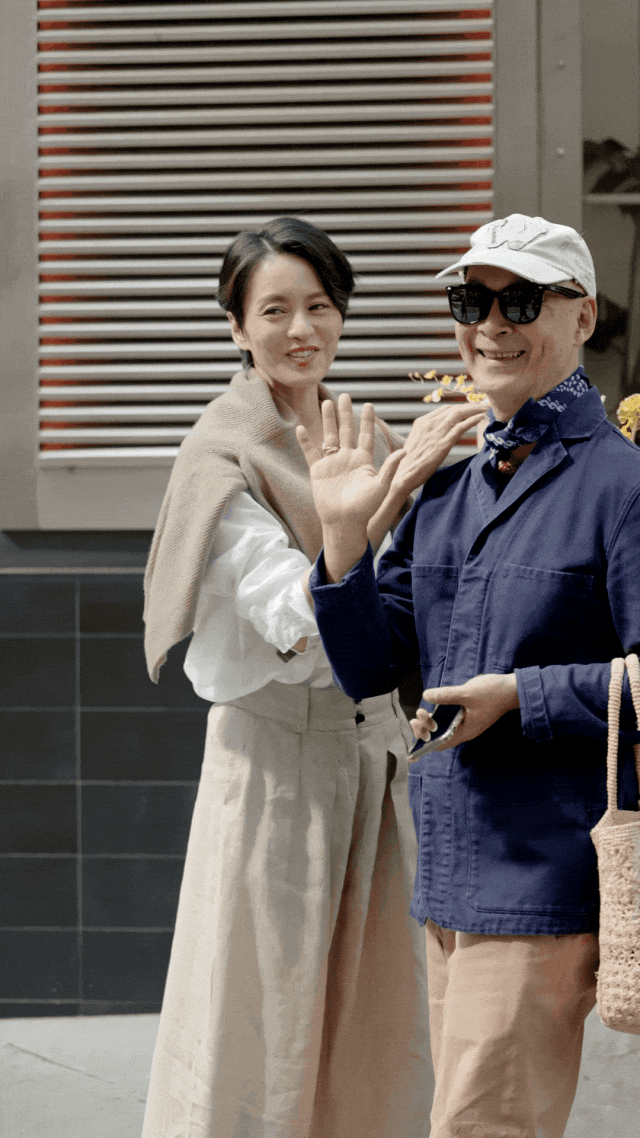 ▲拍摄中途，梁咏琪在香港街头偶遇导演杨凡