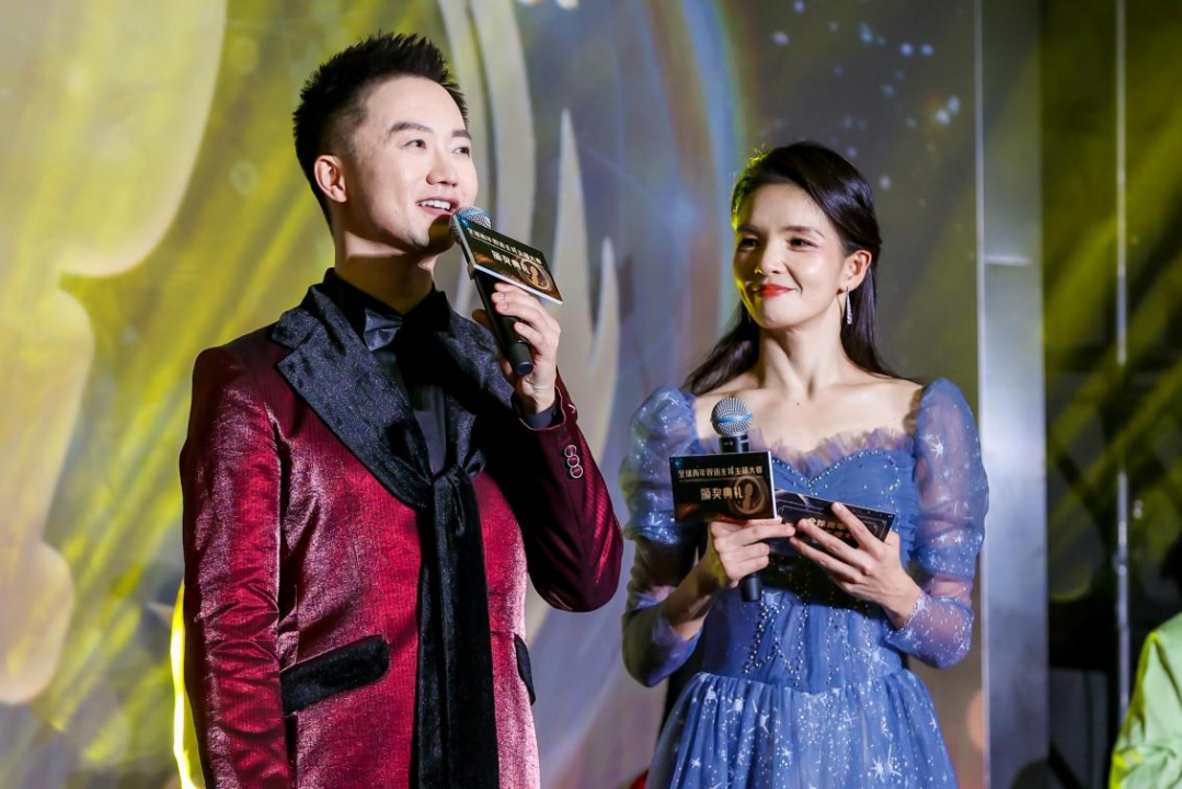 电视总台主持人孙迅,中央广播电视总台英语环球节目中心主持人钟石