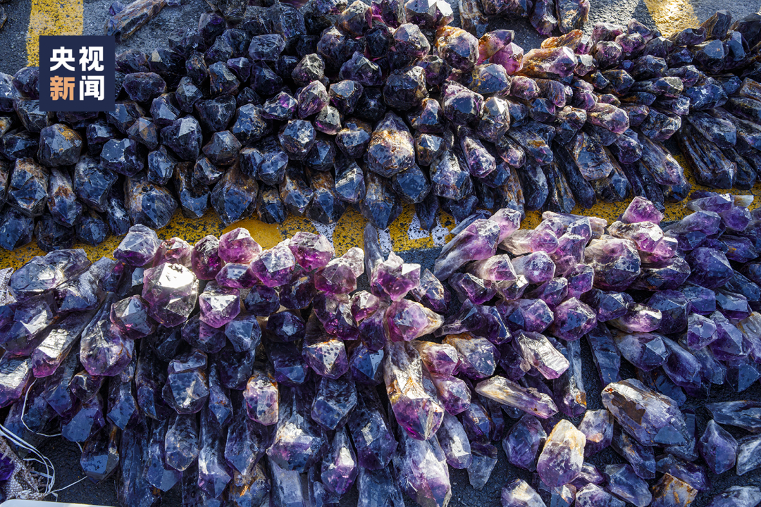 存储量占全国70%以上,建有全国最大的水晶专业交易市场,是世界重要的