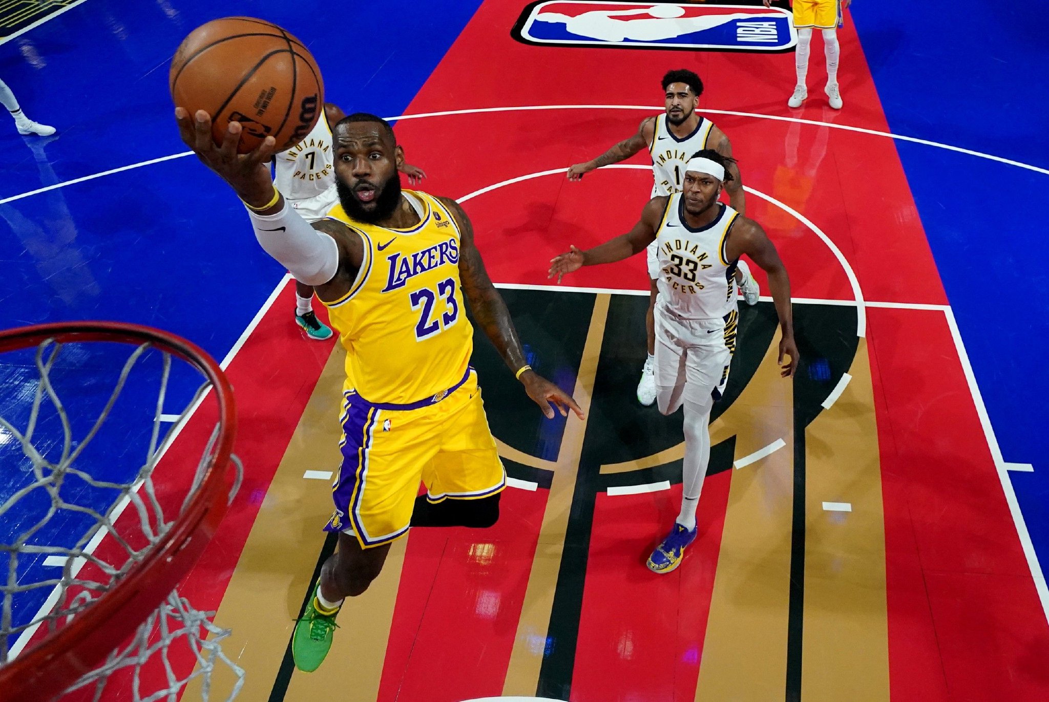 洛杉矶湖人队以123-109击败印第安纳步行者,詹姆斯和湖人继2020年的总