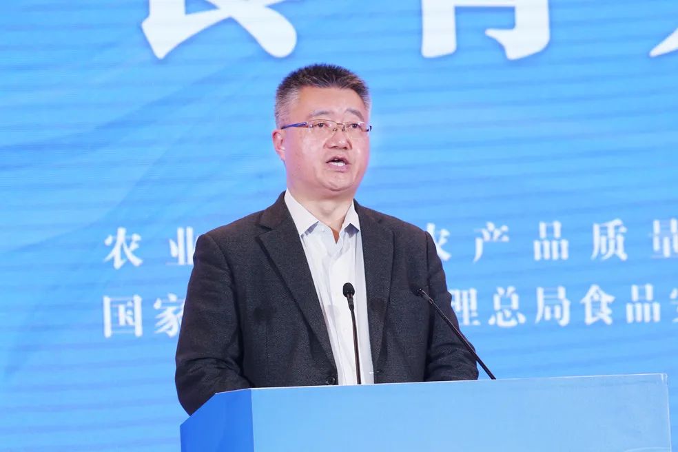 北京市海淀区教师进修学校附属实验学校校长董红军作工作交流.