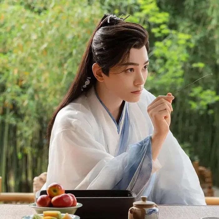 今年爆火男顶流,都长得"鼠里鼠气"?