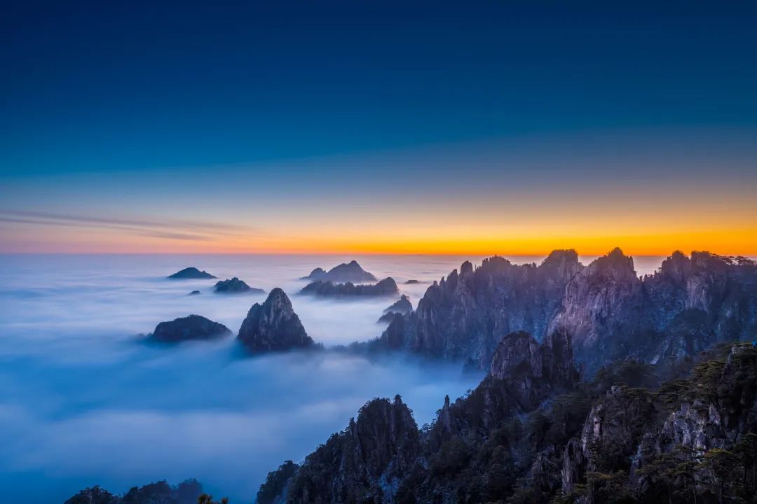 安徽黄山日出云海。图片来源：视觉中国