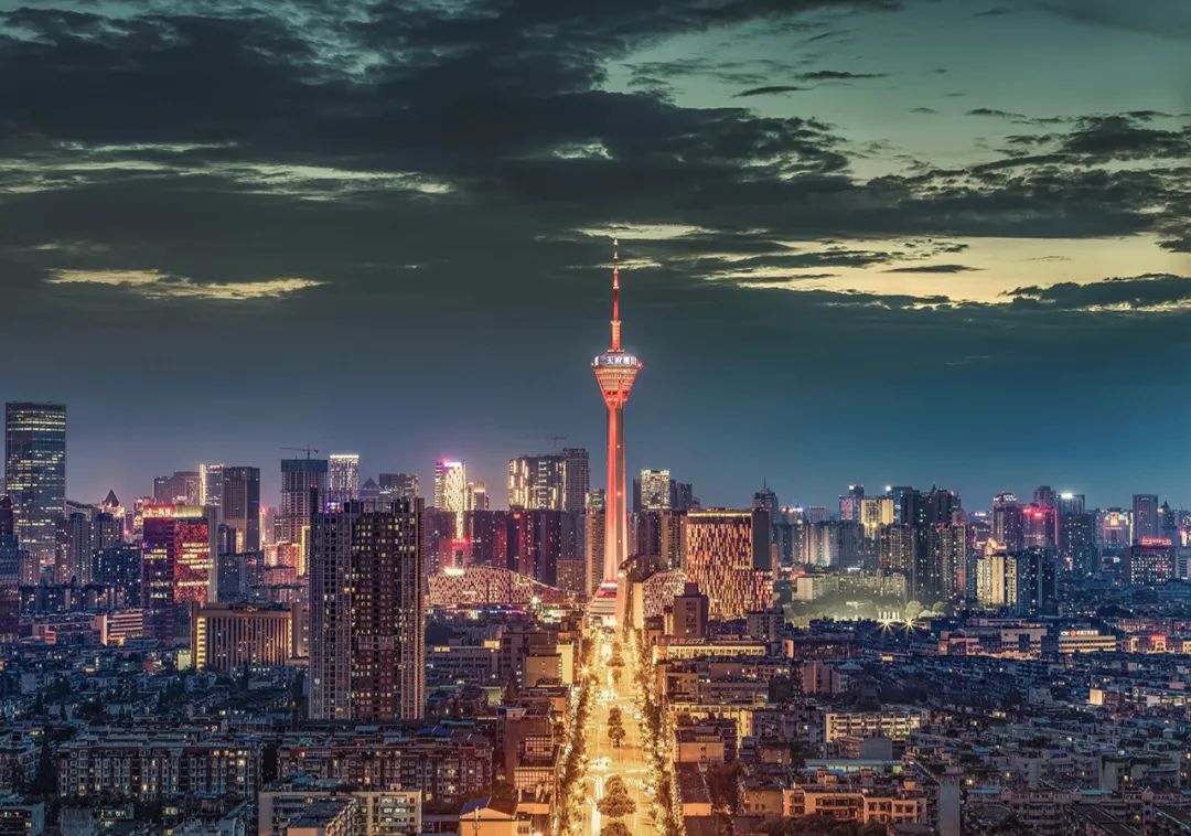夜幕下的成都电视塔.新华社发(廖铁军摄)