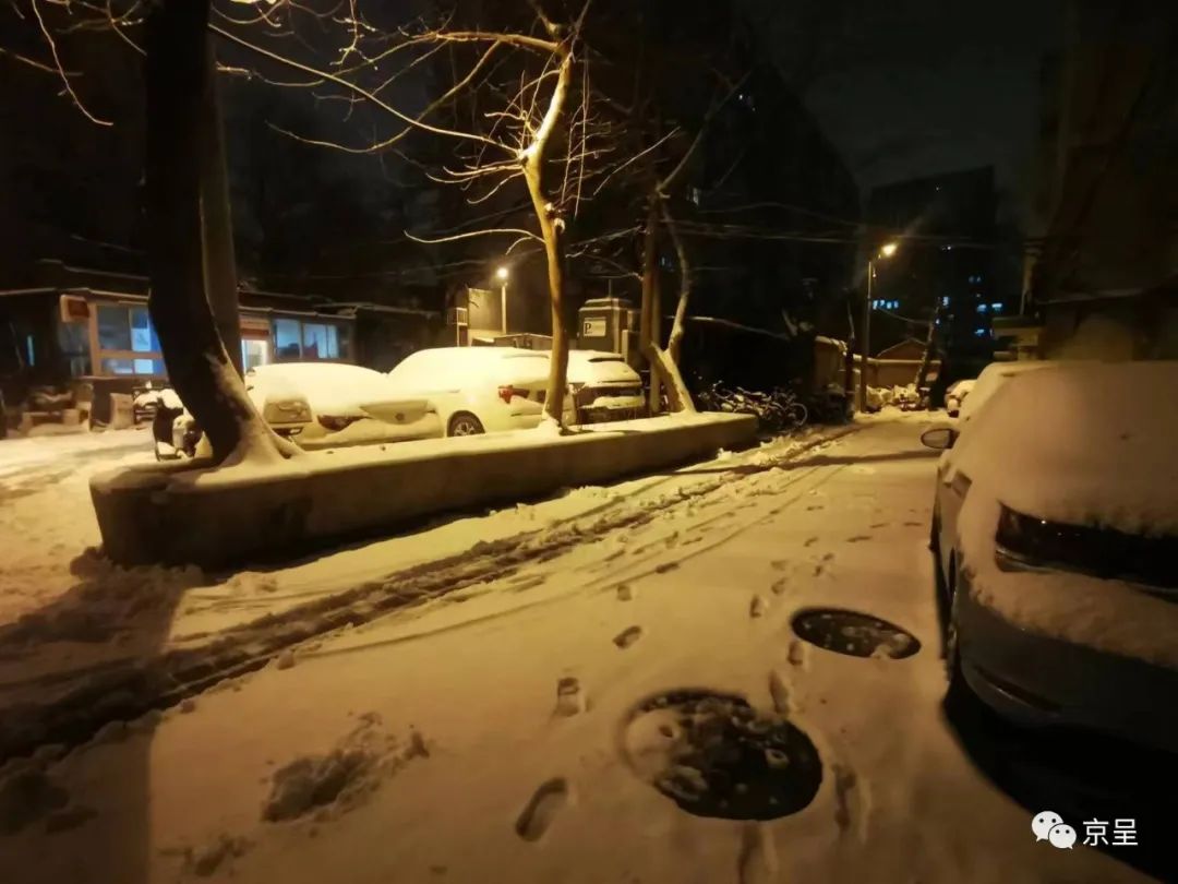 大雪覆盖路面.杨先灿 摄