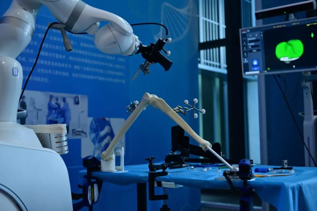 生物医药龙头集聚深圳!10款创新成果组团亮相,两项重大平台落地……|