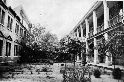 1928年国立北平艺术专科学校园景.