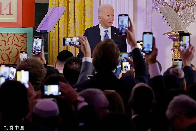 当地时间12月11日,美国总统拜登在华盛顿白宫东厅举行的光明节招待会