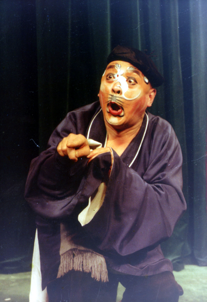 刘异龙在《十五贯》中扮演娄阿鼠